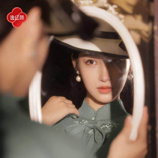 逸红颜时蓉2025秋冬新款民国剧照款精工刺绣后开叉旗袍斗篷套装女 商品图0