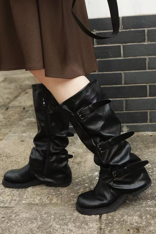 15天发货【皮标扣高筒靴】跟高4厘米，不加绒，正码正拍，不挑腿型！靴筒够宽！穿脱超方便，小腿不被勒得慌【皮面PU皮，发泡鞋底轻盈】 肌肉腿、肉肉腿、不直溜的腿，它都能给你修饰得又长又直！ 商品图1