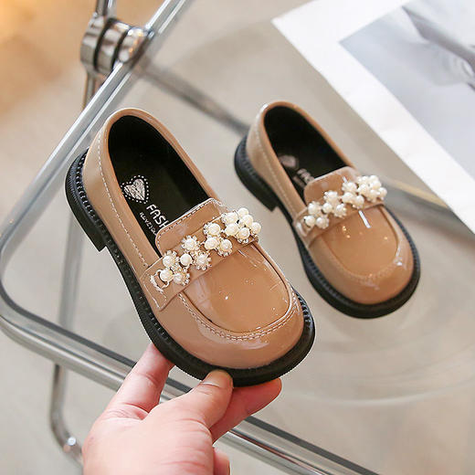 【秋季搭配黑色单鞋，时尚百搭！】女童鞋儿童公主小皮鞋 2025新款春秋款 中大童演出鞋 黑单鞋豆豆软底鞋。hb 商品图3