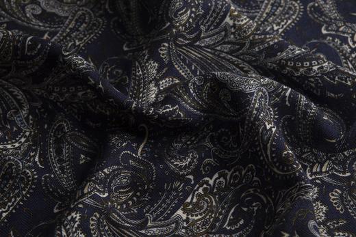 5天发货【真丝羊毛双面手卷三角巾】80%羊毛20%真丝，腰果花黑白；暖棕花叶。 羊毛保证了咱们秋冬需要的挺括和温暖，不会软塌塌的；而融入的真丝，带来了特别细腻的光泽感和亲肤的顺滑，贴脖子戴一点不扎！ 商品图14