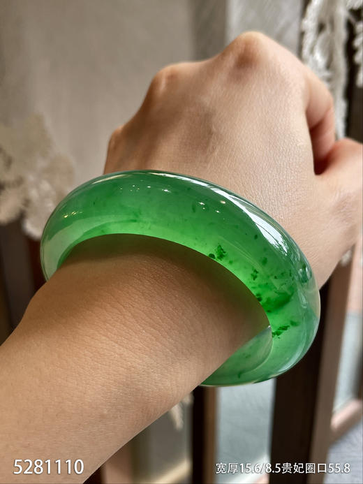 艳绿贵妃镯【5281110】贵妃圈口55.8~具体价格微信咨询 商品图4