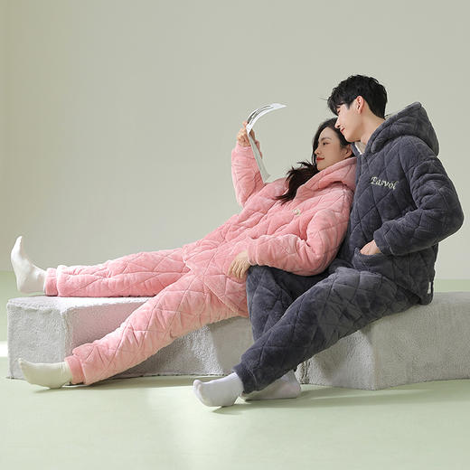 【夹棉暖衣】自然醒「怦然心动」贵妃绒三层加厚夹棉情侣睡衣冬季保暖珊瑚绒家居服女大码男士套装JLM 商品图2