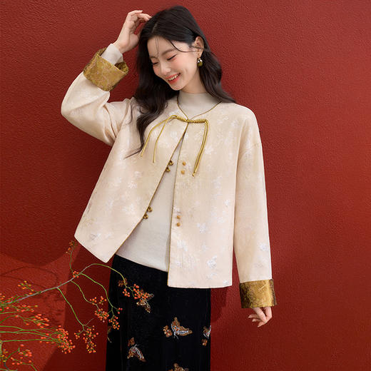 西遇新中式盘扣提花夹棉外套女冬季新款国风撞色袖口圆领宽松上衣V3855316 商品图3