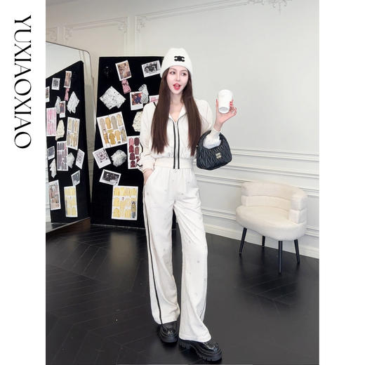 余潇潇【花语随行】时尚舒适独特绒感烫钻撞色花边拼接套装2025秋冬 商品图4