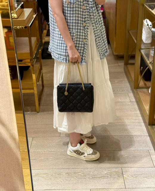 特价🉐￥1999🇺🇸直邮，TB willa 托特终于出小号了[哇]而且终于有拉链了，小香风油腊皮，又高级又温柔！ 商品图4