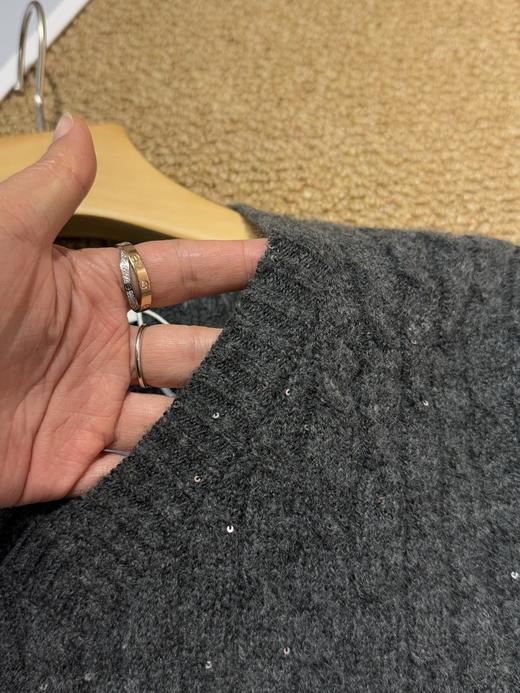 BC渐变钉珠V领毛衣 商品图12