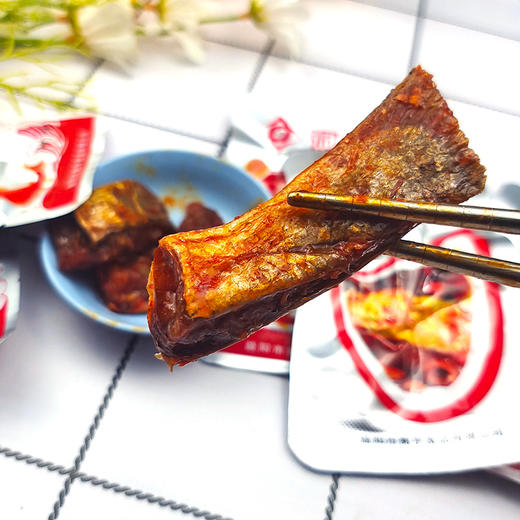 敲好吃【肉质饱满！优质原材料】洞庭哥鱼排香辣鱼尾麻辣小鱼干鱼类零食小包装混批小鱼仔休闲食品。ja 商品图3