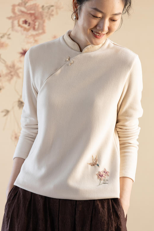 牧衣游原创 手工刺绣套头绒感T恤冬柔软百搭打底新中式上衣 丛轻 商品图5