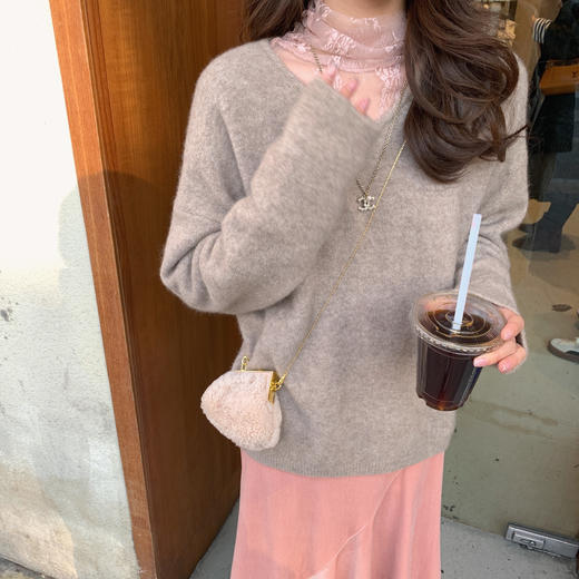 S码特价 金蘑菇菇【浣熊蕾丝】法式温柔风纯色宽松百搭v领毛衣 商品图6