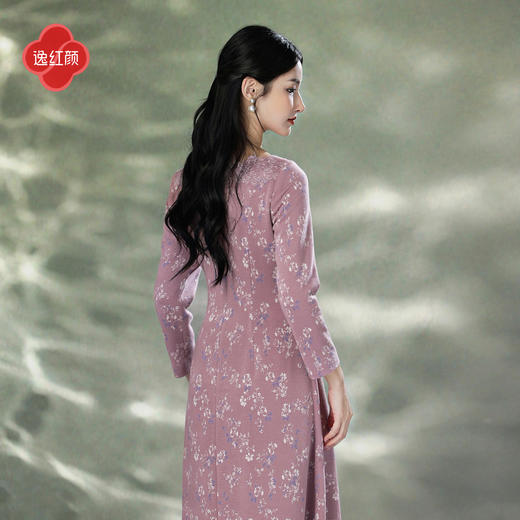 逸红颜池荔2025秋冬新款温柔淑女款弹力一字肩大摆复古连衣长裙女 商品图3