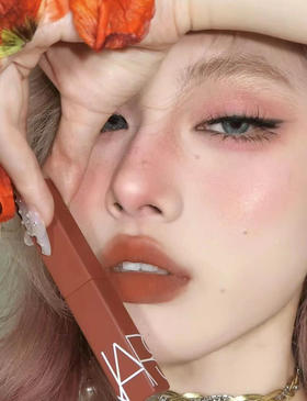 地板价！超慵懒松弛感美人🍂NARS细管哑光口红#103烟木茶棕（保质期26年7月26）