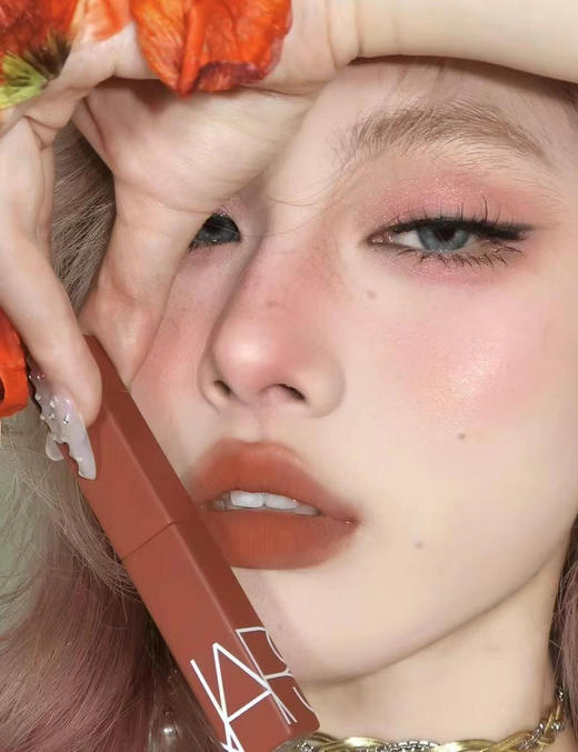 地板价！超慵懒松弛感美人🍂NARS细管哑光口红#103烟木茶棕（保质期26年7月26） 商品图0