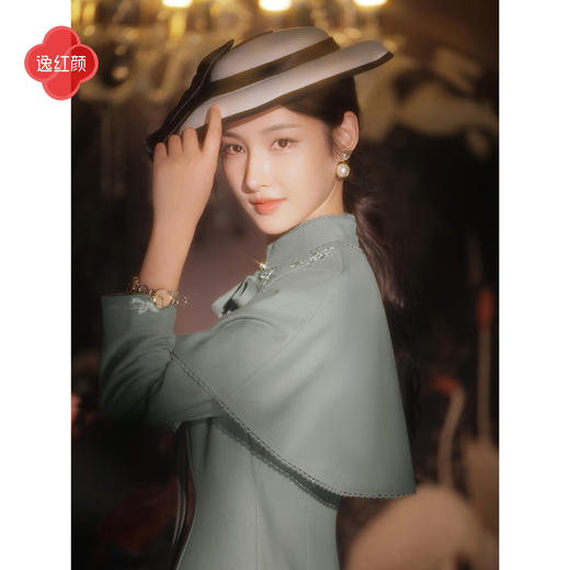 逸红颜 昭华 2026秋新款文艺复古芙蓉花流苏刺绣斗篷旗袍套装女 商品图3