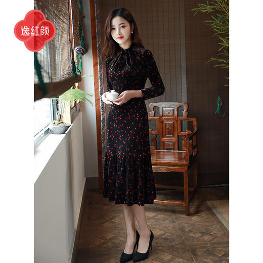 逸红颜容客2025秋冬新品丝绒蝴蝶结领修身鱼尾新中式国风连衣裙女 商品图1