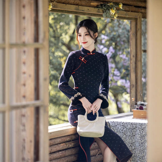 雪尼尔加绒长款时尚拼接少女款旗袍2025秋冬新款改良中式日常旗袍SYK396139 商品图2