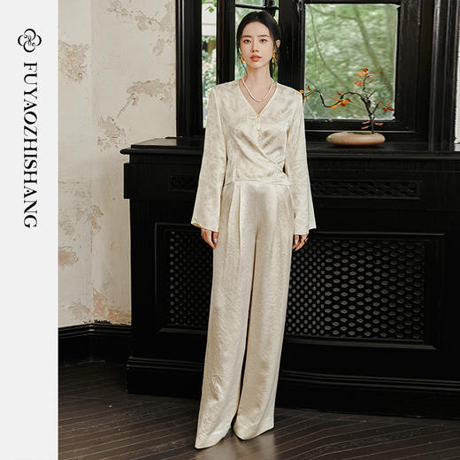 FUYAO扶摇 新中式喇叭袖衬衫女V领人丝提花上衣流光珠扣系带上衣 商品图3