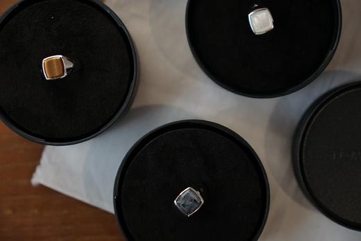 TOMWOOD 拉长石戒指(Kay Ring Larvikite) 商品图1