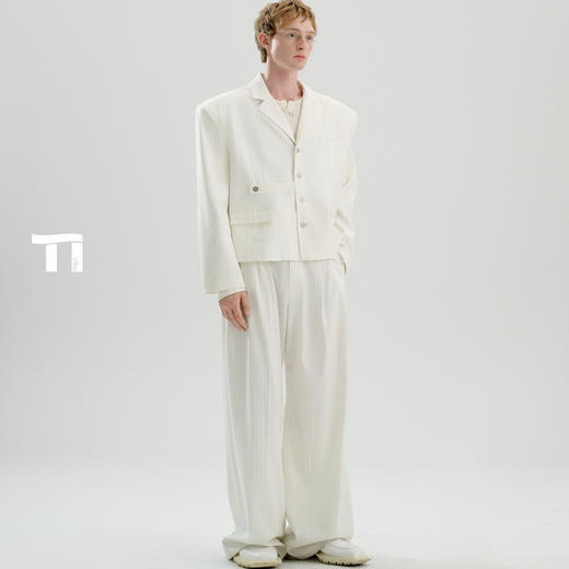 启世录TIWILLTANG“迹像默影”短款袢带西装 商品图2