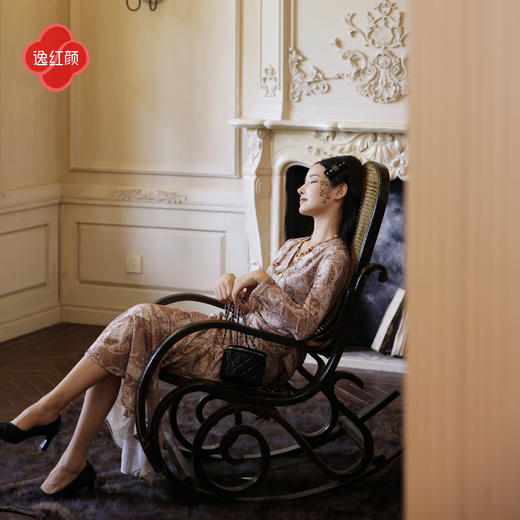 逸红颜梵诺2025秋冬新款高级感宫廷复古弹力丝绒松紧腰鱼尾半裙女 商品图2