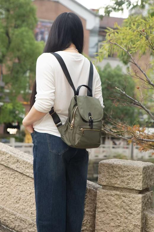 7天发货【2款防水双肩包】背着它去哪都超舒服！🔥加宽肩带，久背不压肩~ 经典黑&质感军绿，口袋超多超能装，出行出游必备神器！正宗高密度尼龙防水面料，优质合金五金，优质涤纶内里，35-29-12cm 商品图9