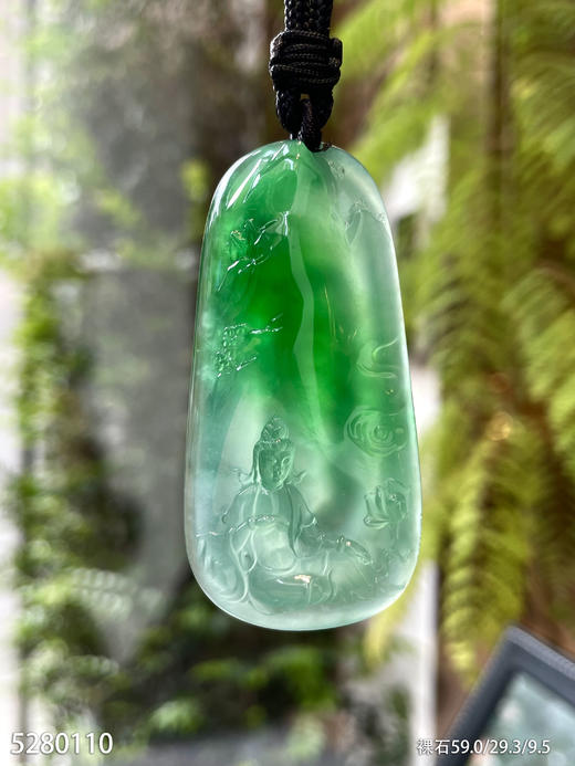 高冰种艳绿观音牌挂坠【5280110】具体价格微信咨询 商品图1