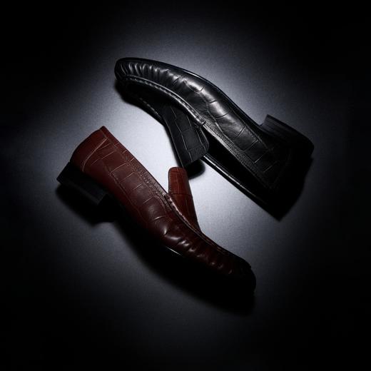 PRETTY RIVER鳄鱼纹尖头褶皱乐福 商品图1