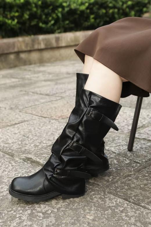 15天发货【皮标扣高筒靴】跟高4厘米，不加绒，正码正拍，不挑腿型！靴筒够宽！穿脱超方便，小腿不被勒得慌【皮面PU皮，发泡鞋底轻盈】 肌肉腿、肉肉腿、不直溜的腿，它都能给你修饰得又长又直！ 商品图4