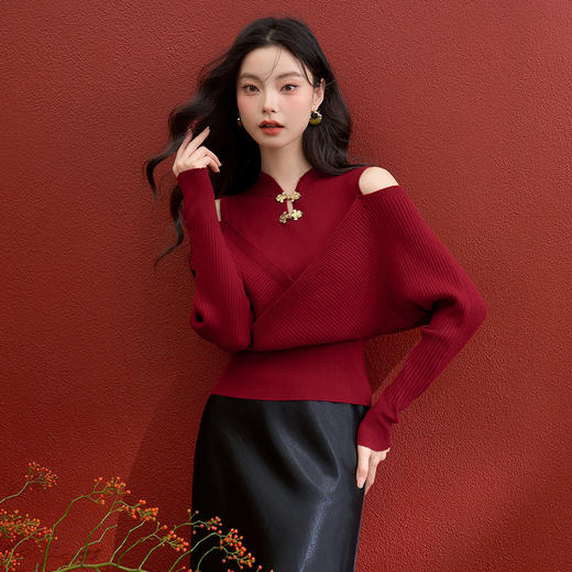 西遇新中式盘扣假两件毛衣女冬季新款收腰显瘦露肩交叉针织衫V3755277 商品图0