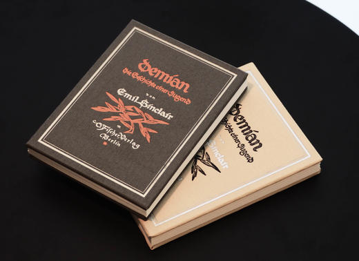 【新品上新！】黑塞《德米安》封面复刻护书袋  / 复刻盖章本   阅读搭子  送礼 礼物  广西师范大学出版社 商品图10