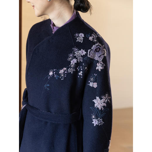 牧衣游原创 手工刺绣双面呢长外套轻盈软糯保暖气质毛呢大衣 伏山 商品图3