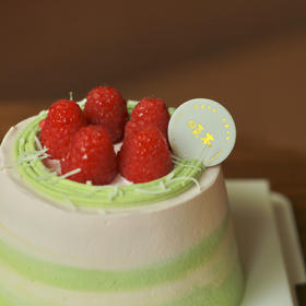 开心果树莓蛋糕