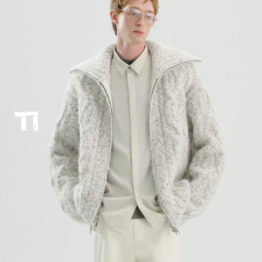 启世录TIWILLTANG“隙间曳影 ”高领拉链毛衫 商品图1