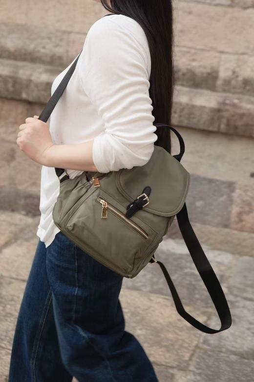 7天发货【2款防水双肩包】背着它去哪都超舒服！🔥加宽肩带，久背不压肩~ 经典黑&质感军绿，口袋超多超能装，出行出游必备神器！正宗高密度尼龙防水面料，优质合金五金，优质涤纶内里，35-29-12cm 商品图12