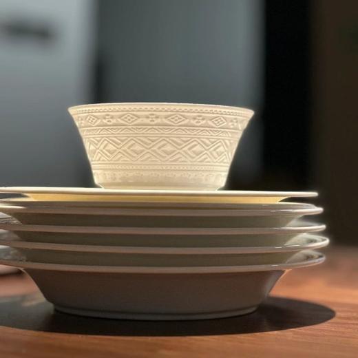 玛戈隆特同花纹纯白简约系列❗【浮雕中古法盘套装】高质感浮雕工艺+中古器型设计🥣复古高颜值奶油色，触感柔滑 商品图3