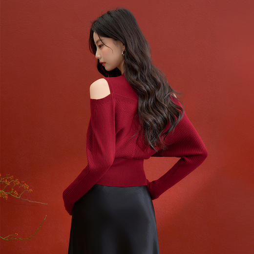 西遇新中式盘扣假两件毛衣女冬季新款收腰显瘦露肩交叉针织衫V3755277 商品图4