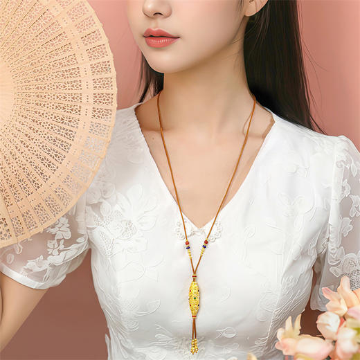【新品首发】九眼天珠 黄金吊坠金刚杵挂坠南红青金石足金吊坠【按克计价黄金2】MEMORA诗普琳GP298101（线上专供） 商品图3