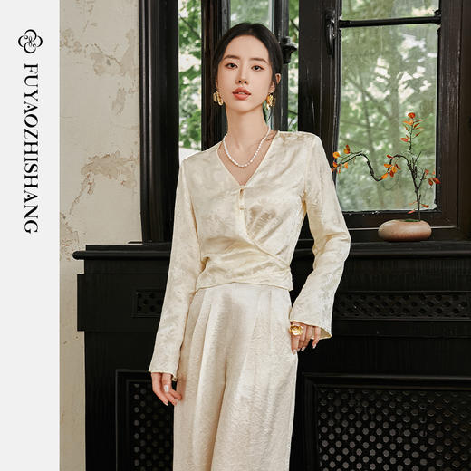 FUYAO扶摇 新中式喇叭袖衬衫女V领人丝提花上衣流光珠扣系带上衣 商品图1