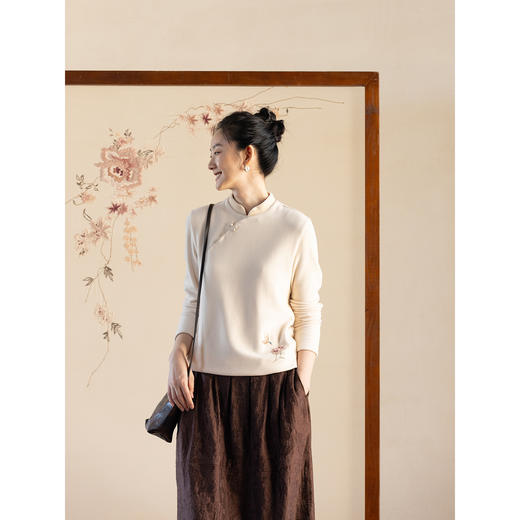 牧衣游原创 手工刺绣套头绒感T恤冬柔软百搭打底新中式上衣 丛轻 商品图1