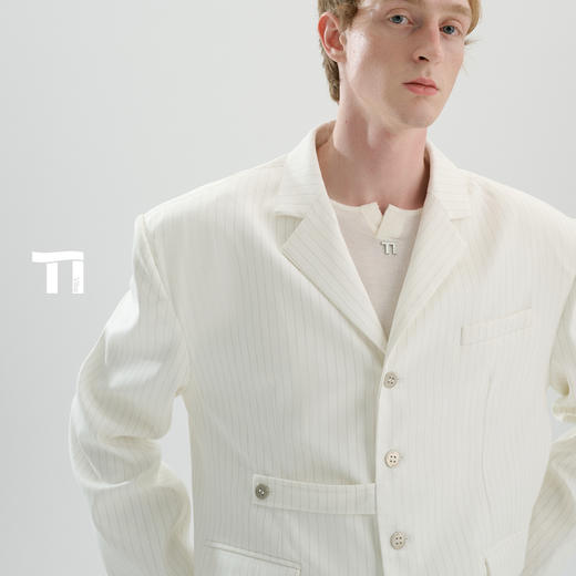 启世录TIWILLTANG“迹像默影”短款袢带西装 商品图3