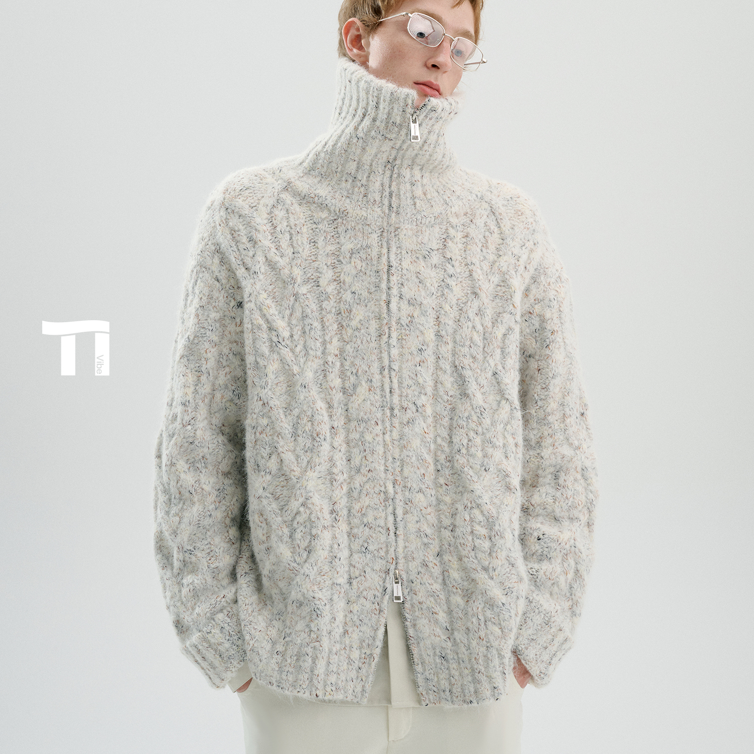 启世录TIWILLTANG“隙间曳影 ”高领拉链毛衫