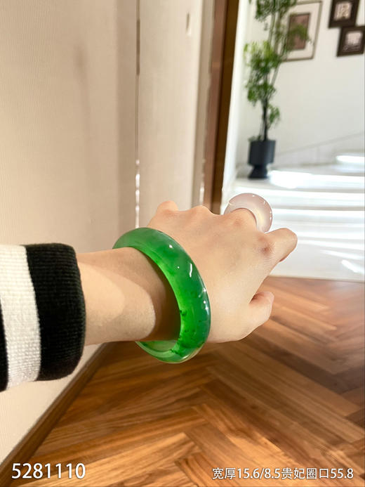 艳绿贵妃镯【5281110】贵妃圈口55.8~具体价格微信咨询 商品图8
