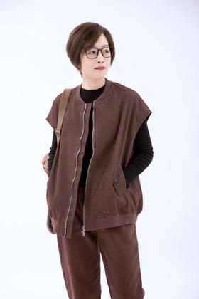 设计款拉链马甲