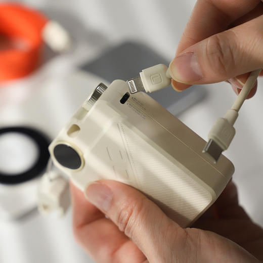 酷小鲸【带3c认证标识 可上飞机】超迷你快充充电宝，自带安卓苹果线超小体积10000mAh大容量充电宝 商品图6