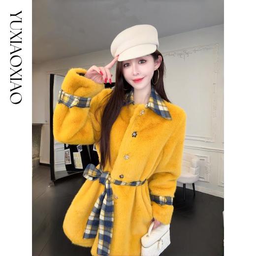 余潇潇【帕丁顿庄园】复古拼接格纹翻领提花里布中长款毛毛外套 商品图0