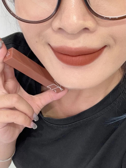 地板价！超慵懒松弛感美人🍂NARS细管哑光口红#103烟木茶棕（保质期26年7月26） 商品图7