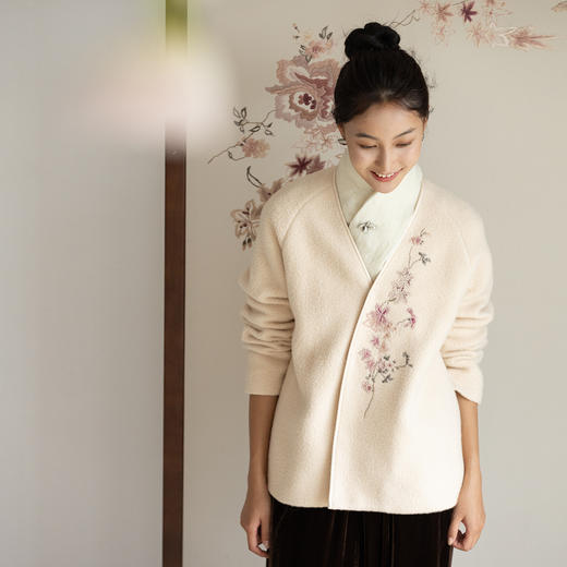 牧衣游原创手工刺绣棉羊毛毛呢短外套冬V领文艺百搭保暖开衫 植往 商品图0