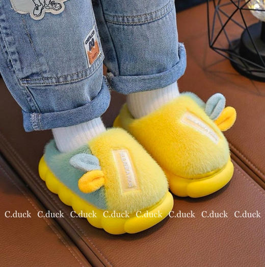 脚宽脚胖者建议拍大一码！！【秋冬拖鞋丨吾家兔耳朵亲子拖鞋 】色彩鲜艳明亮，外观设计独特，质地柔软，出街遛娃回头率chao高，加厚鞋底设计，柔软弯曲贴合脚步，软弹兼具，久穿不易累脚~ 商品图5
