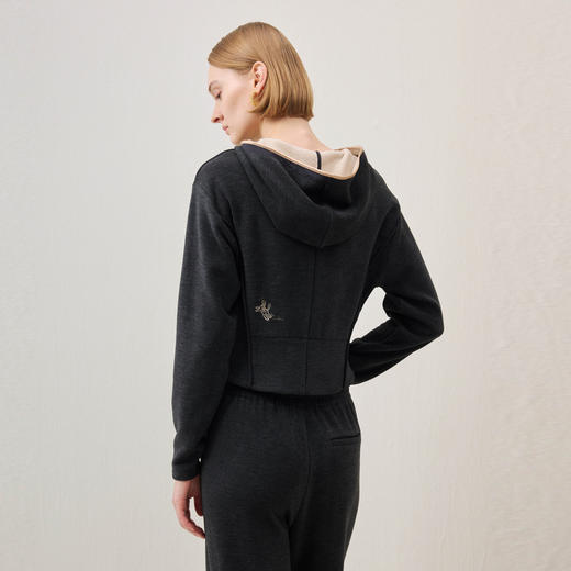 谜底连帽短款卫衣长袖2025冬季新品柔软保暖时髦修身女254MV1694 商品图2