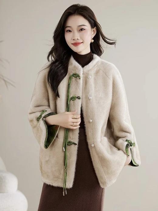 【高品质私服】【新中式盘扣欧貂绒外套】纯手工缝制珍珠盘扣➕顶奢面料，让人眼前一亮的古典东方美【无标出货 介意慎拍】WD 商品图4
