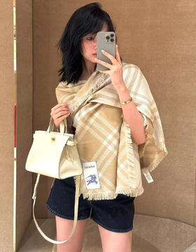 巴宝莉 骑士马格纹长巾 杏色 Size：200x65cm（ZT*DSX）